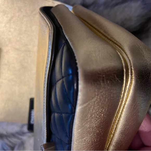 Chanel Medium CC Chic Flap Bag - Picture 5 of 13